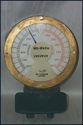 Ein nachgebildeter Drehzahlmesser aus einem U-Boot Typ VII-C